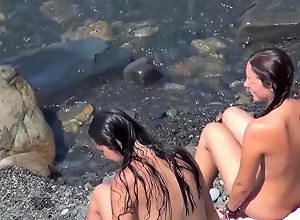 Sex Under The Sun With Real Amateurs Caught On Cam