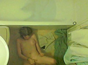 Teen This Masturbates In The Bath 5